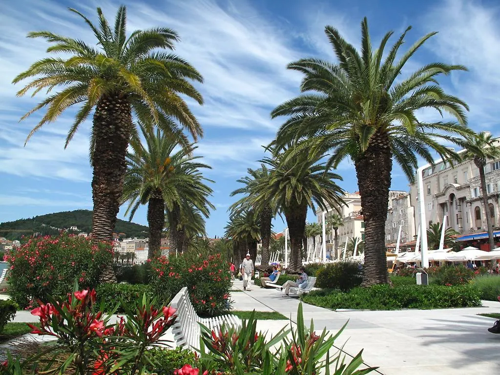 Guest House Little Palmina Split 3*,